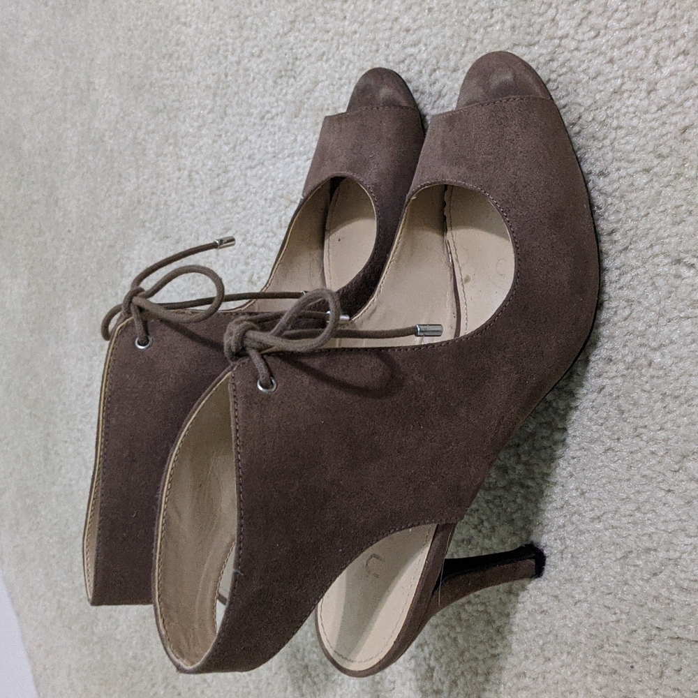 Tan pep toe heels